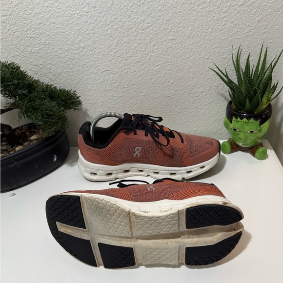 On Running Athletic Shoes - Rust and Black - Picture 3 of 7